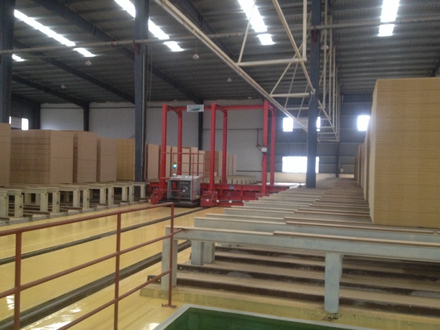2014年6月我司第二套中間倉儲全套設備在江西綠洲木業有限公司已投產驗收
